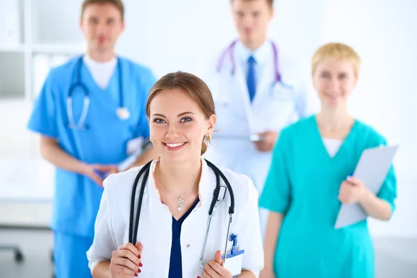 Attractive female doctor in front of medical group — Stock Photo, Image