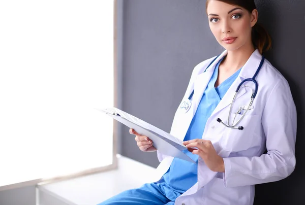 Doctor woman with stethoscope isolated on grey background — Stock Photo, Image