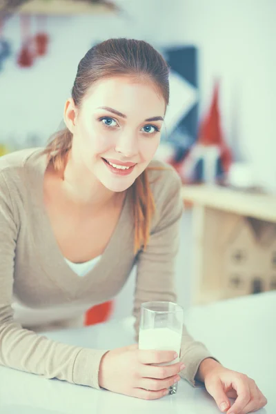 Young smilling woman standing in her kitchen — Stock Photo, Image