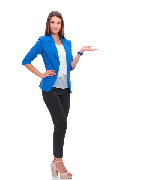 Retrato de una joven mujer de negocios apuntando sobre un fondo blanco — Foto de Stock