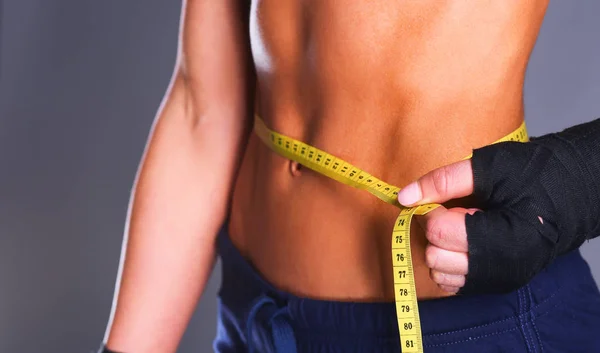 Fitness donne bel corpo con nastro di misura — Foto Stock