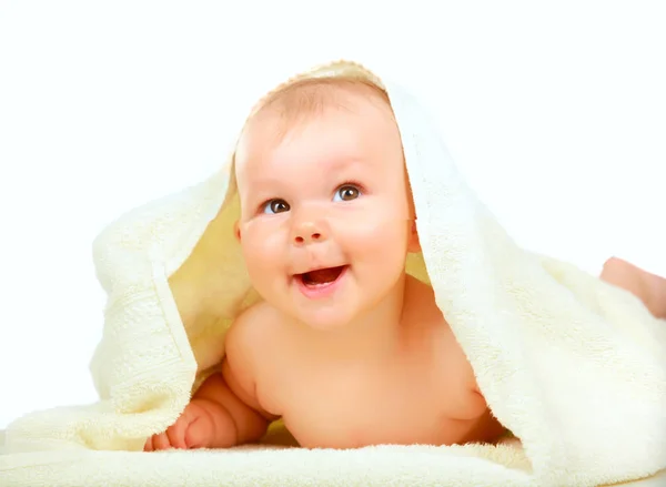 Beau petit bébé couché sur une serviette beige — Photo