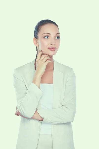 Junge Frau steht auf weißem Hintergrund — Stockfoto