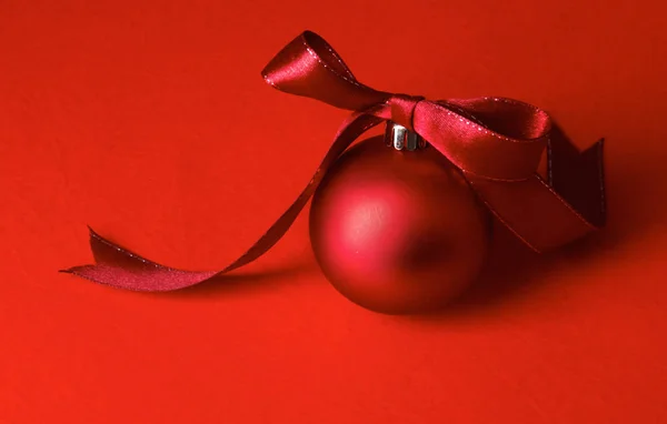 Red christmas ball, isolated on background — Stock Photo, Image