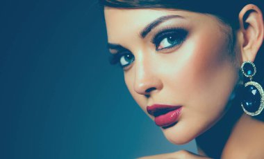 güzel bir kadınla akşam makyaj