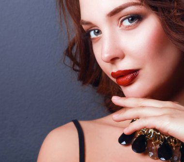 güzel bir kadınla akşam makyaj