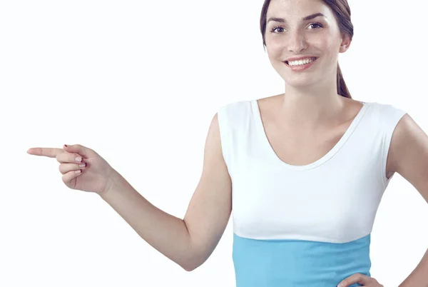 Mujer joven de pie, aislada sobre fondo blanco — Foto de Stock