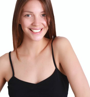 Gri arka planda izole edilmiş güzel bir kadının portresi.