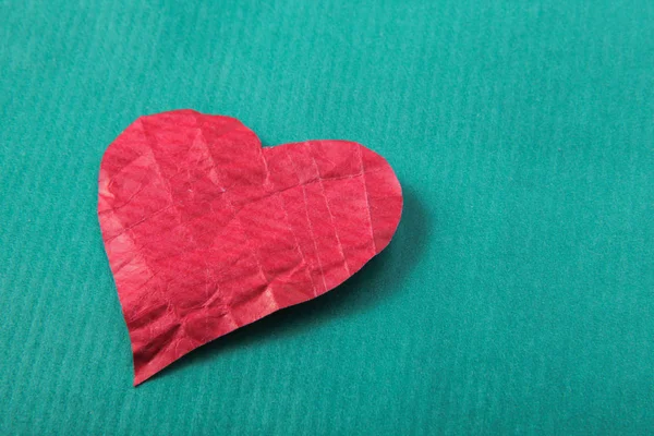 Red heart, isolated on green background — Stock Photo, Image