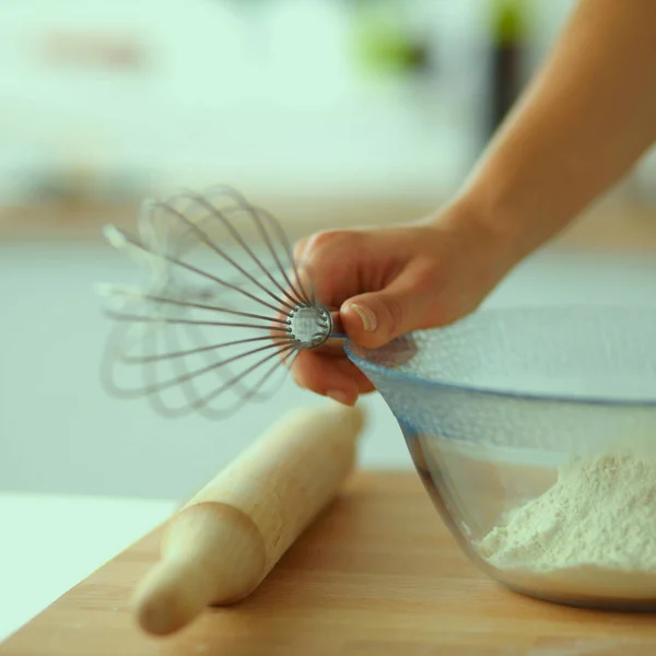 Young woman in the kitchen, isolated on background — Stock Photo, Image