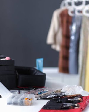 Makyaj fırçaları ve makyaj göz gölgeler