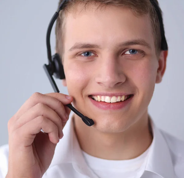 Operador de suporte ao cliente com fone de ouvido isolado em fundo branco — Fotografia de Stock