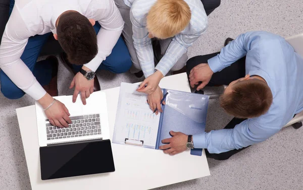 Business people sitting and discussing at business meeting, in office — Stock Photo, Image