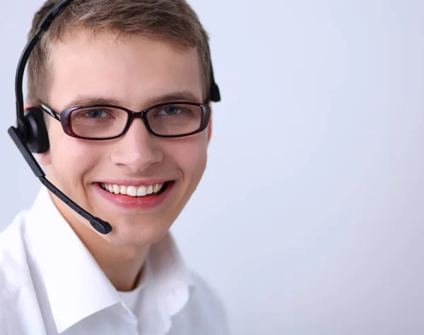 Φορέα υποστήριξης πελατών με ένα ακουστικό που απομονώνονται σε λευκό φόντο — Φωτογραφία Αρχείου