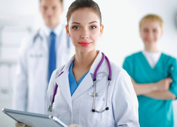 Woman doctor standing with folder at hospital — Stock Photo, Image