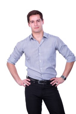 Beyaz arka planda izole edilmiş genç bir adamın portresi