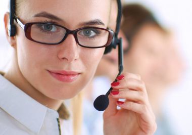 Çağrı merkezindeki çekici genç iş adamları ve meslektaşları