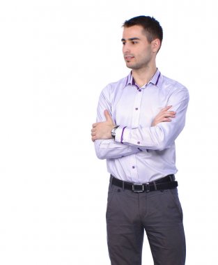 Beyaz arka planda izole edilmiş genç bir adamın portresi