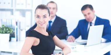 İş ekibi projelerini tartışıyor.