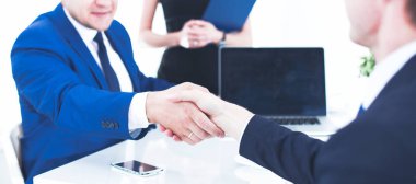 İş ekibi projelerini tartışıyor.