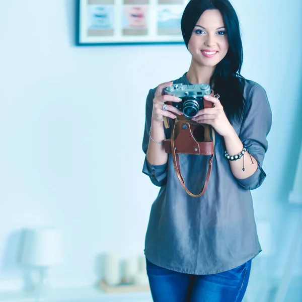 Female photographer sitting on the desk with laptop — Stock Photo, Image