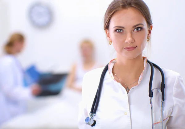 Vrouwelijke dokter in het ziekenhuis — Stockfoto