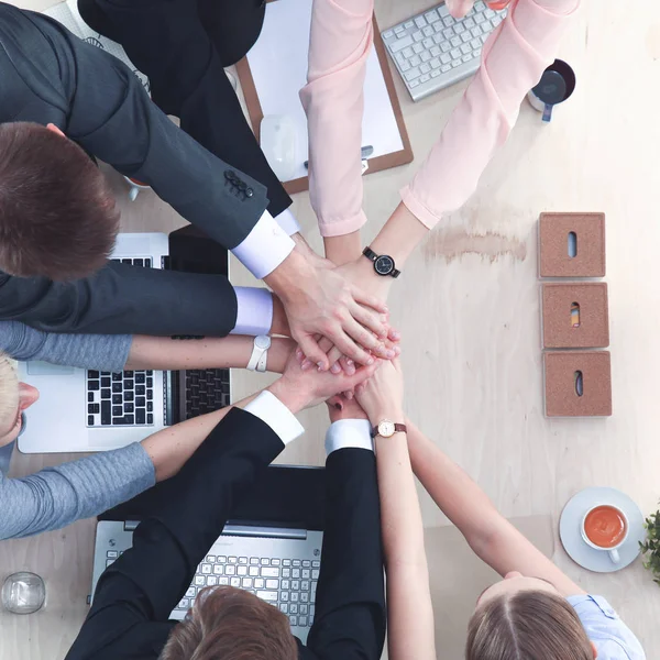 Equipe de negócios com as mãos juntas - conceitos de trabalho em equipe — Fotografia de Stock
