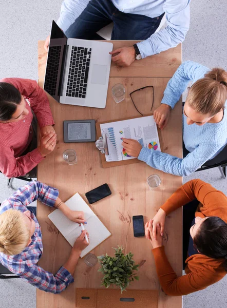 Primer plano de un compañero de negocios con sus manos apiladas — Foto de Stock