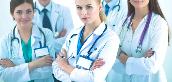 Retrato de grupo de colegas de hospital sorridentes juntos — Fotografia de Stock