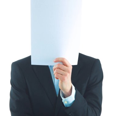 Klasörleri yakınındaki beyaz arka plan üzerinde izole yüz tutan işadamı