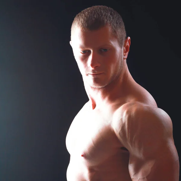 Healthy muscular young man. Isolated on black background — Stock Photo, Image