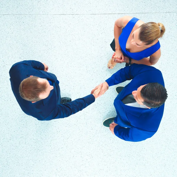 Gente de negocios dándose la mano - topview — Foto de Stock