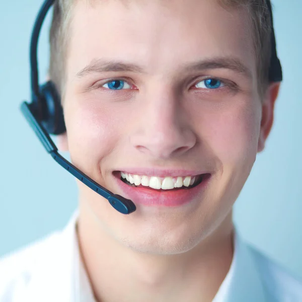 Operatore di assistenza clienti con auricolare su sfondo bianco — Foto Stock