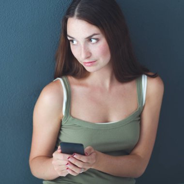 katta oturan çekici beyaz kız