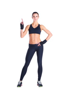 Beyaz arka plan karşı spor giyim poz kas genç kadın.