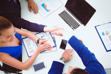 İş adamları tokalaşırken - TOPVIEW .