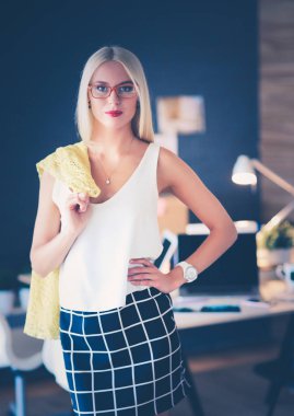 Moda tasarımcıları studio çalışma