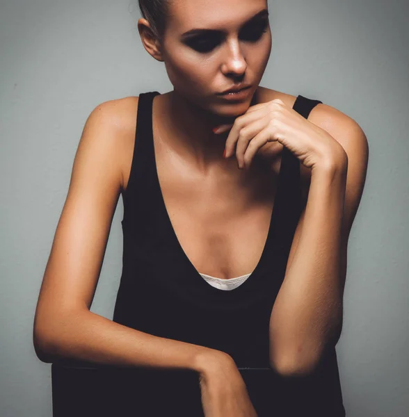 Belle femme, isolée sur fond blanc — Photo