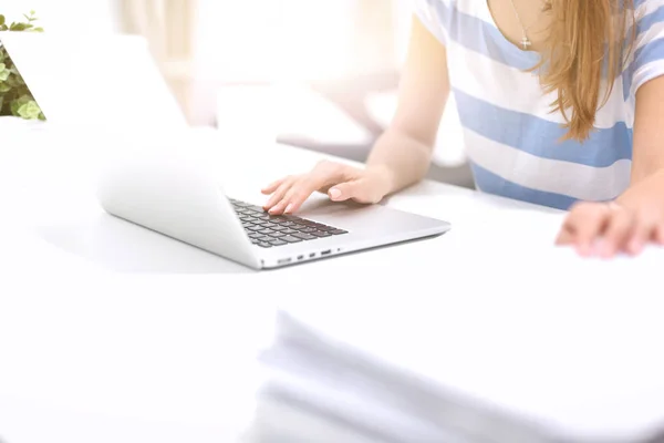 Woman with documents sitting on the desk with laptop — Stock Photo, Image
