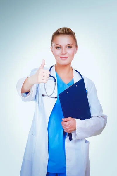 Fiatal boldog női orvos mutatja hüvelykujját felfelé — Stock Fotó