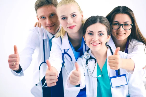 病院の同僚が一緒に立っている笑顔のグループの肖像画。医師 — ストック写真