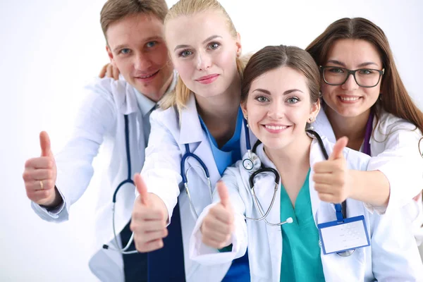 Retrato do grupo de colegas de hospital sorridentes juntos. Médicos — Fotografia de Stock