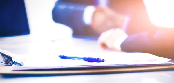 Business people clapping, sitting on the desk . Business people — Stock Photo, Image