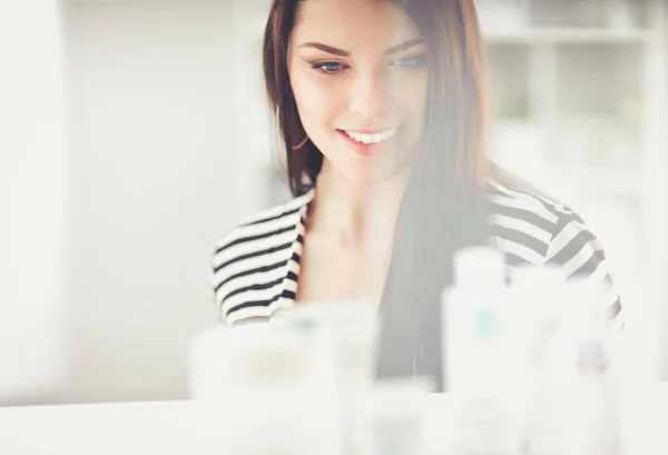 Portrait of beautiful young woman in shop — Stock Photo, Image