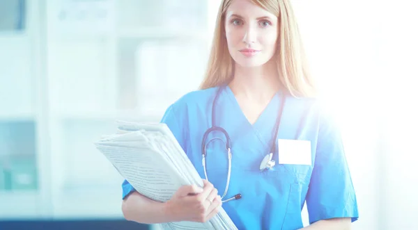 Portrait of woman doctor with folder at hospital corridor — Stock Photo, Image