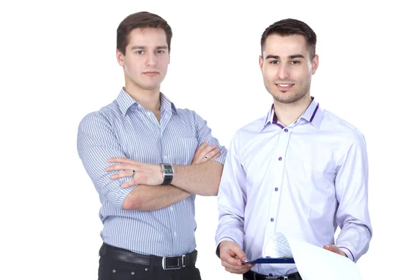 Portrait de deux jeunes hommes d'affaires debout ensemble — Photo