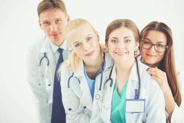 Grup gülümseyen hastane iş arkadaşlarınızla birlikte ayakta başkanı portresi. Doktorlar