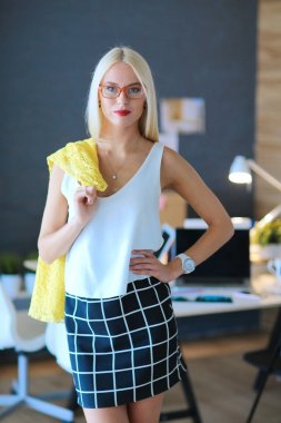 Moda tasarımcıları studio çalışma