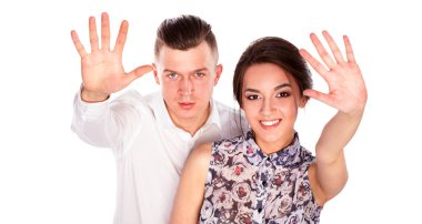 mutlu genç çift ayakta birlikte