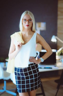 Moda tasarımcıları studio çalışma